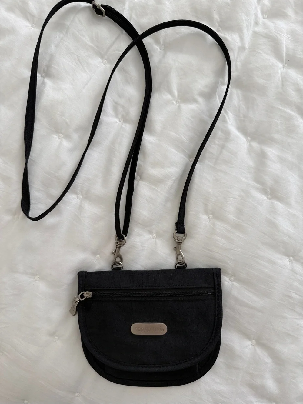 Baggallini Black Mini Bag 4.5x6”